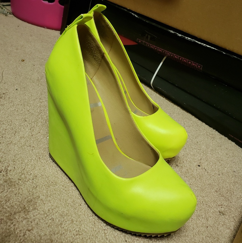 Elle Wedges (Like New/Mint Cond)